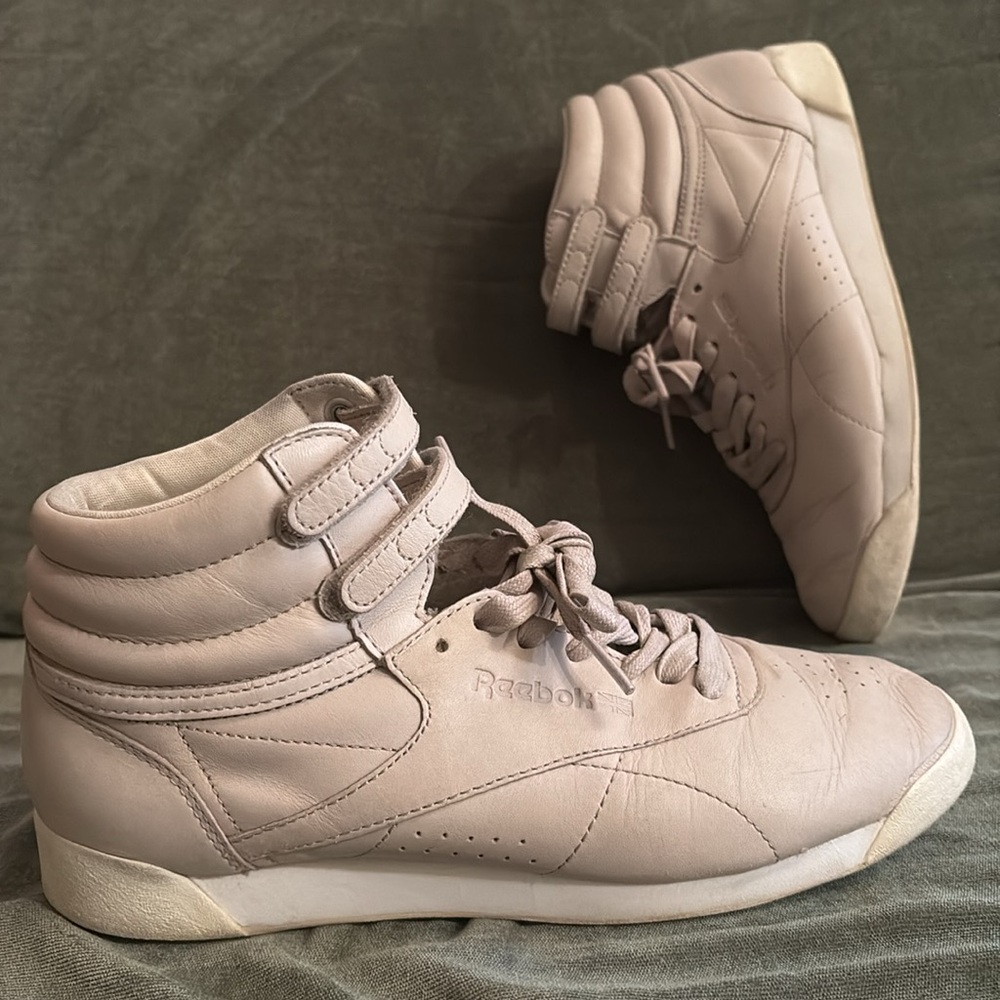 Reebok Women’s Freestyle Hi in Sandstone, Women’s 9